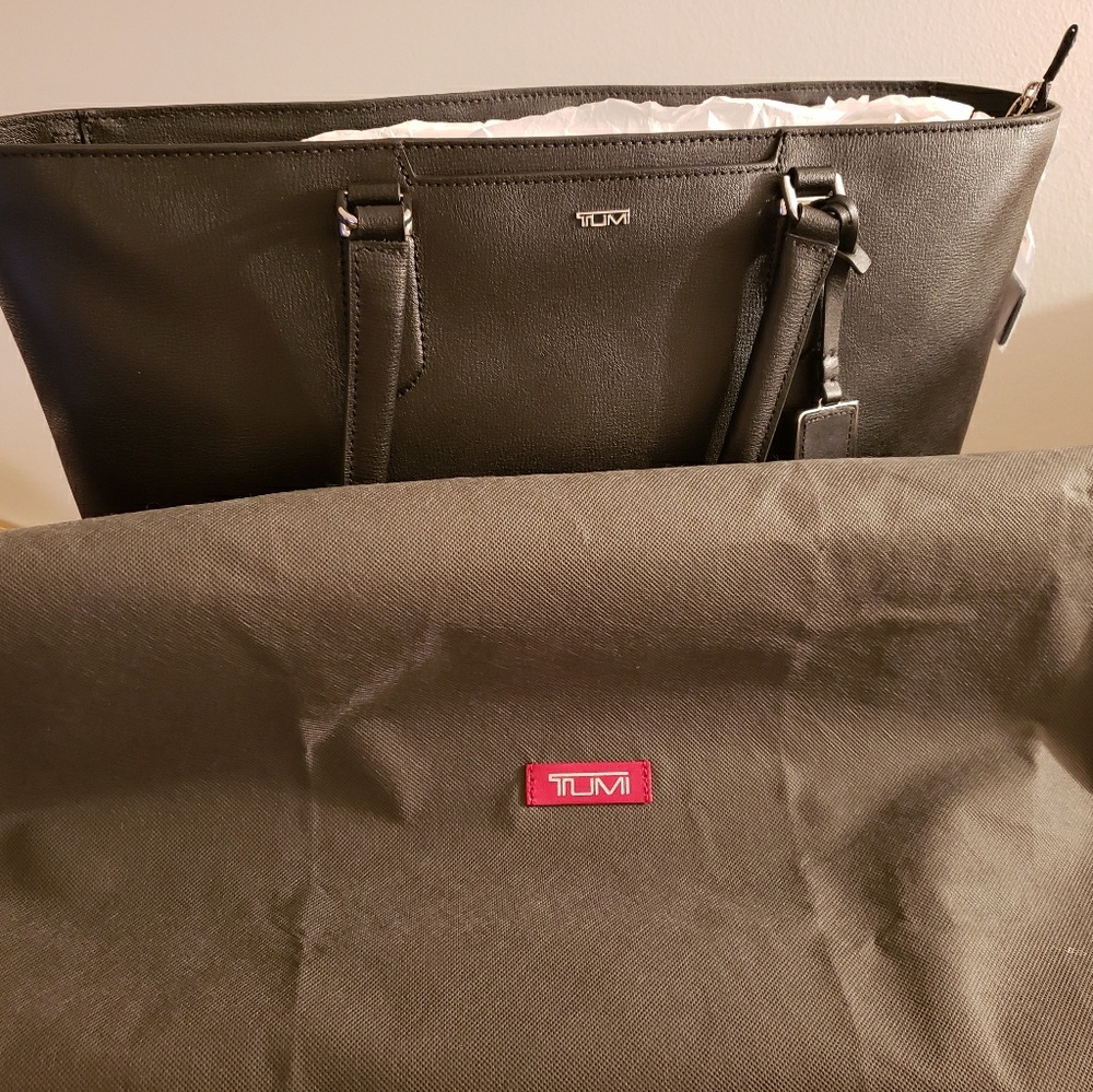 Tumi leather purse